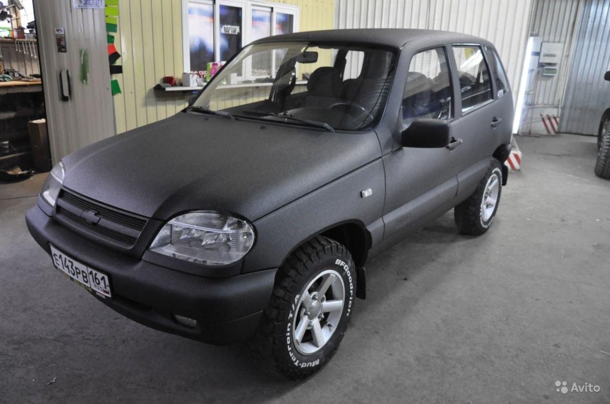Нива Шевроле черный Раптор