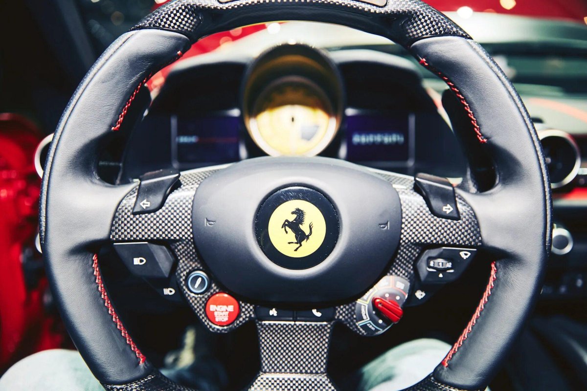 Руль Феррари спортивный