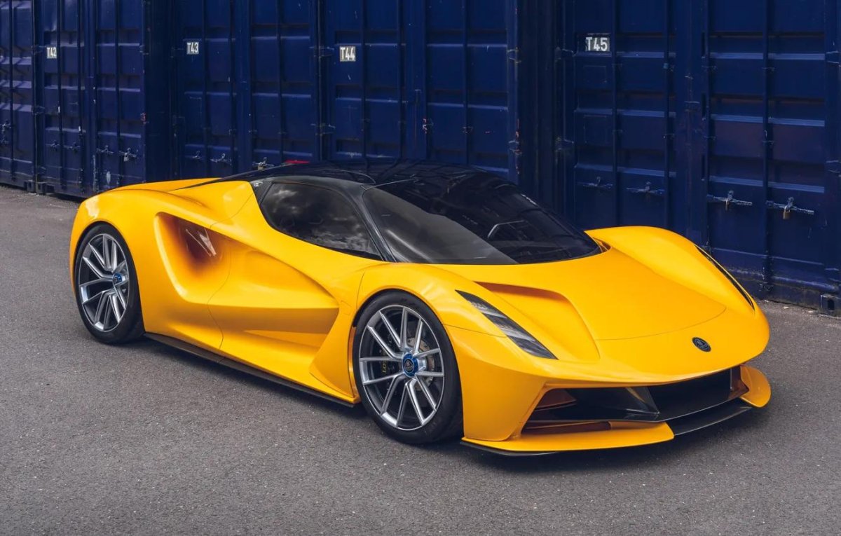 Лотус желтый машина