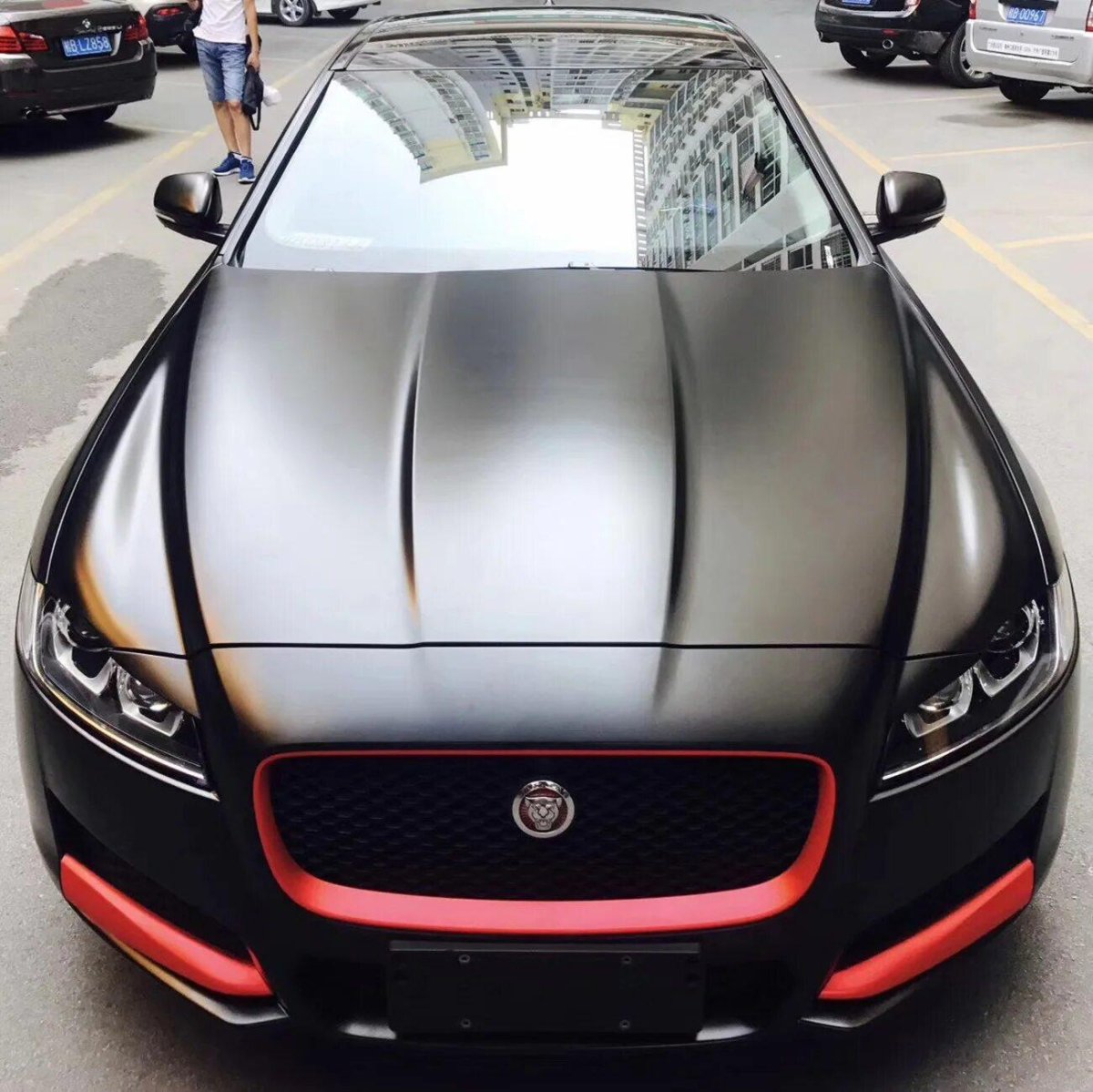 Матовый Ягуар XF