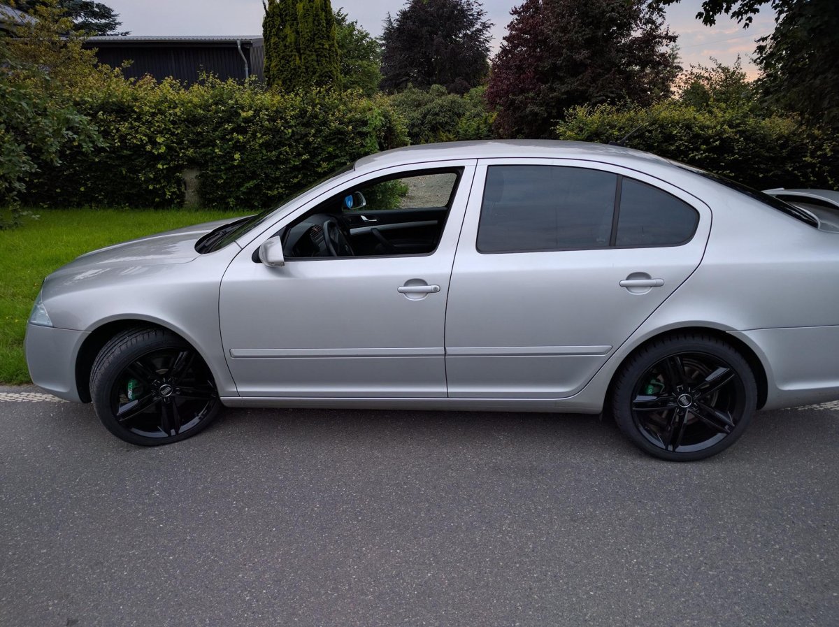 Шкода Октавия а5 серебристая