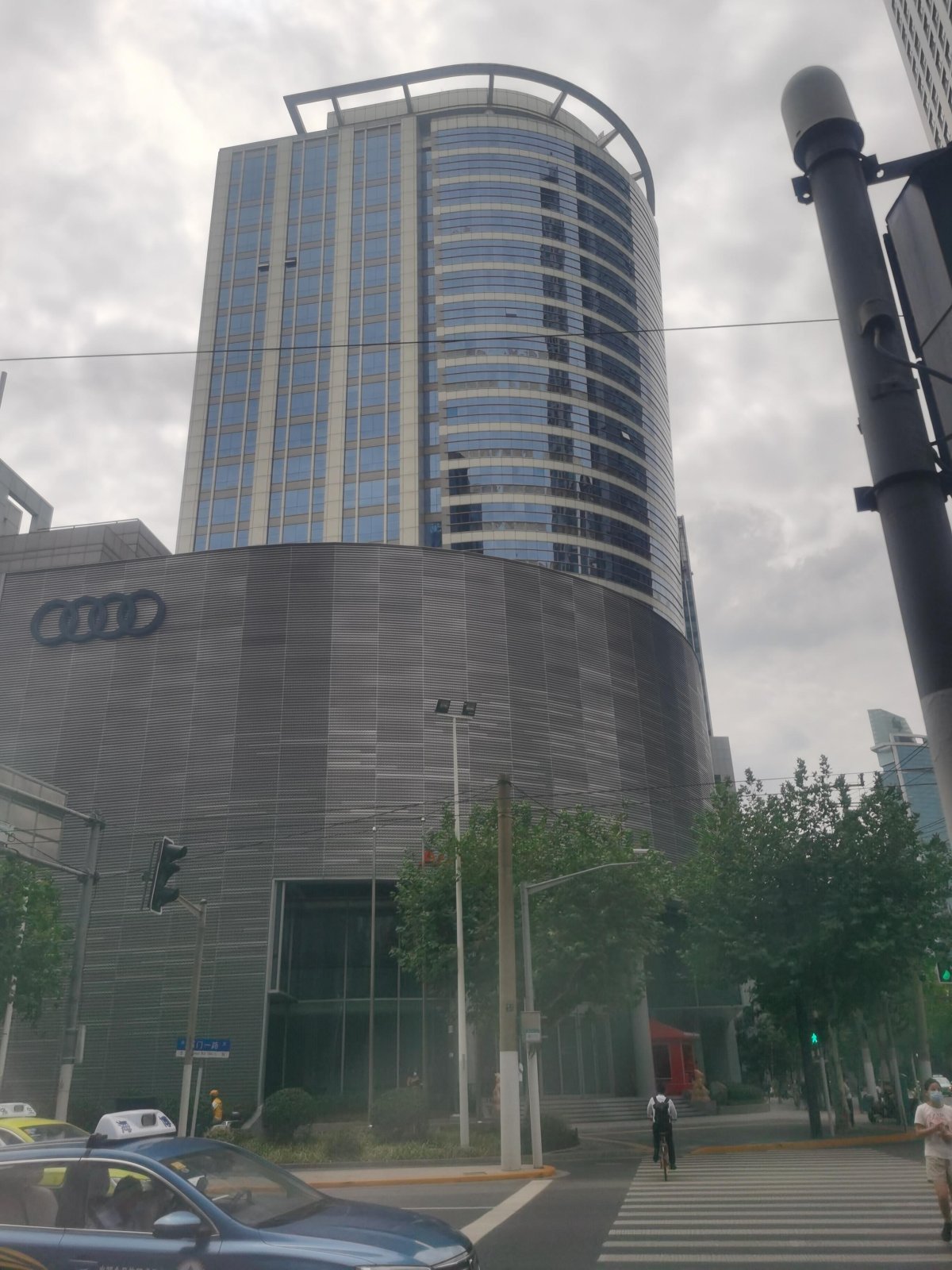 Банк Санкт-Петербург Малоохтинский 64