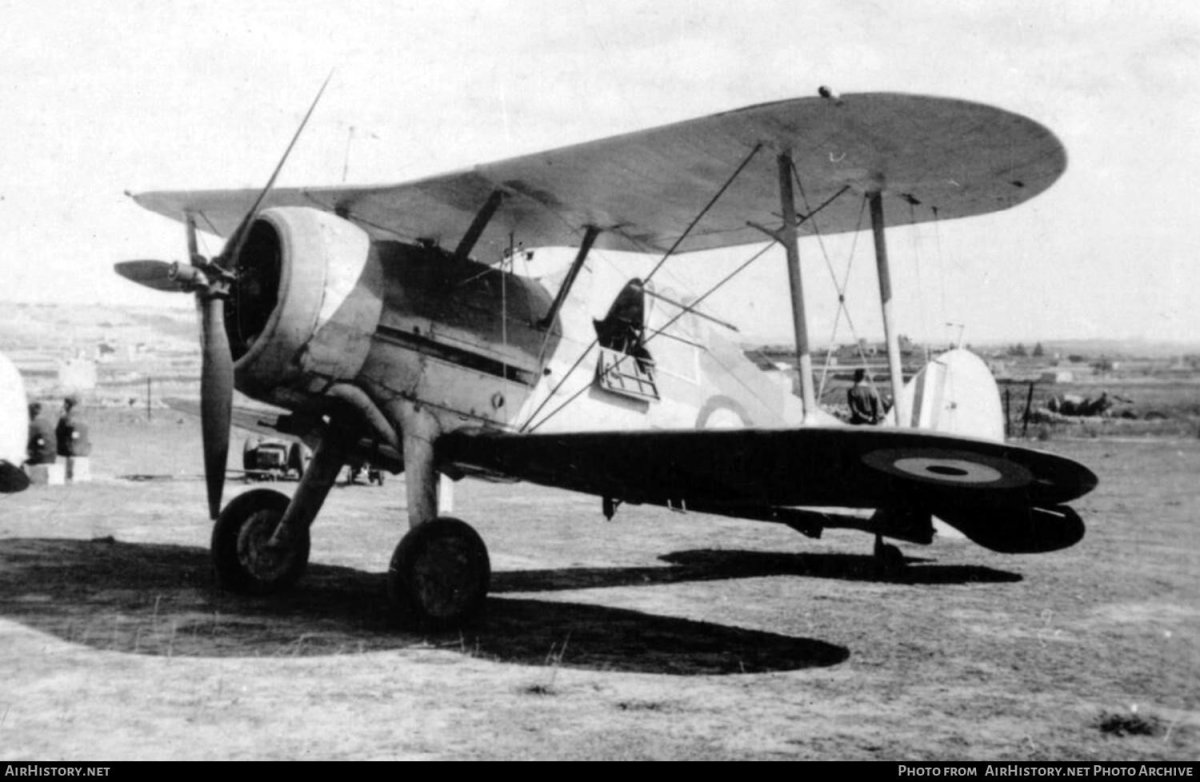 Самолет биплан Глостер Гладиатор