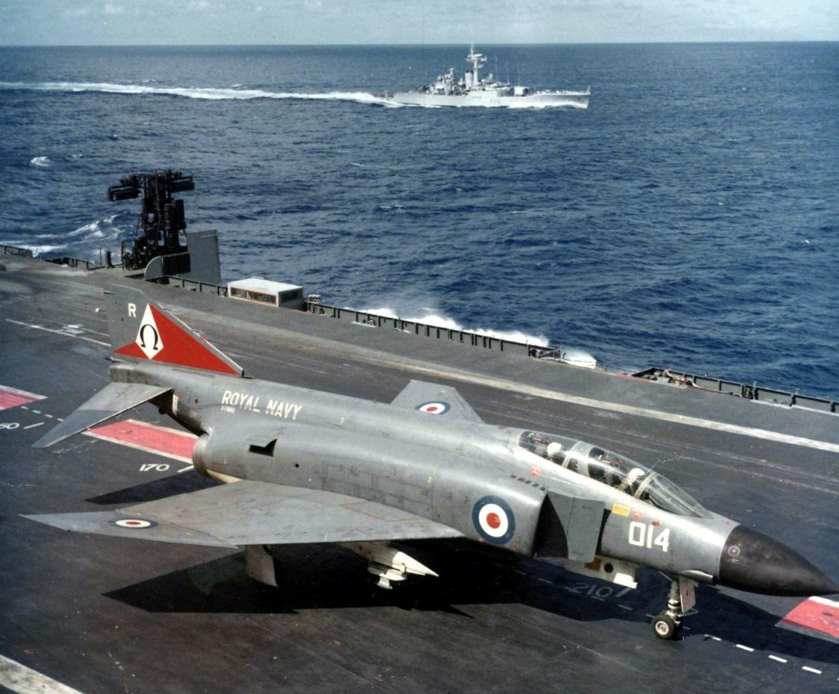 HMS Ark Royal r09