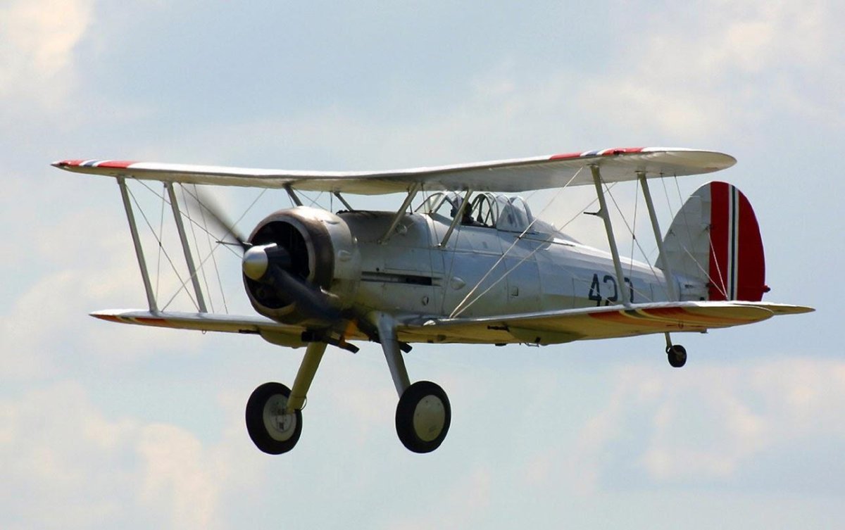 Самолет биплан Глостер Гладиатор