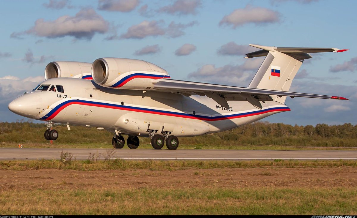 Самолет Чебурашка АН 72