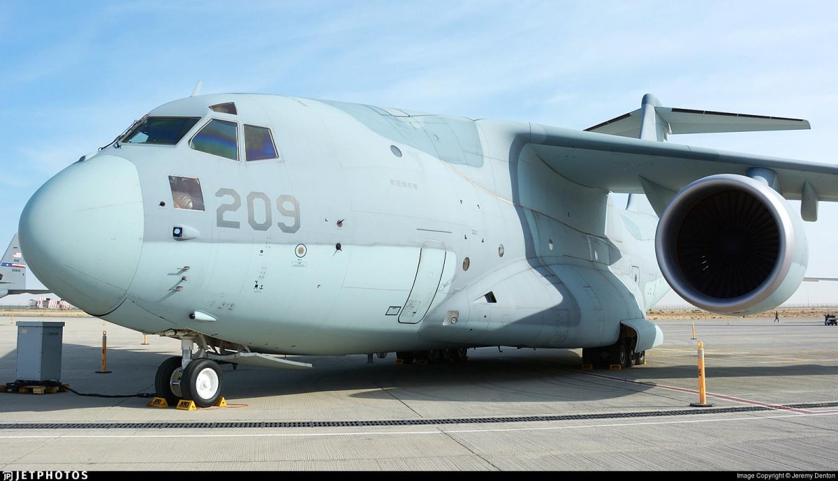 Сборная модель американский военно-транспортный самолет с-130