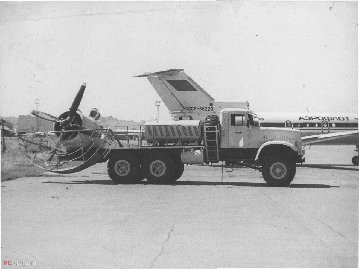 Аэродромный очиститель ВПП КРАЗ-255 Горыныч