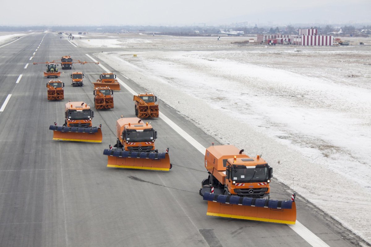 Уборка снега аэропорт Пулково
