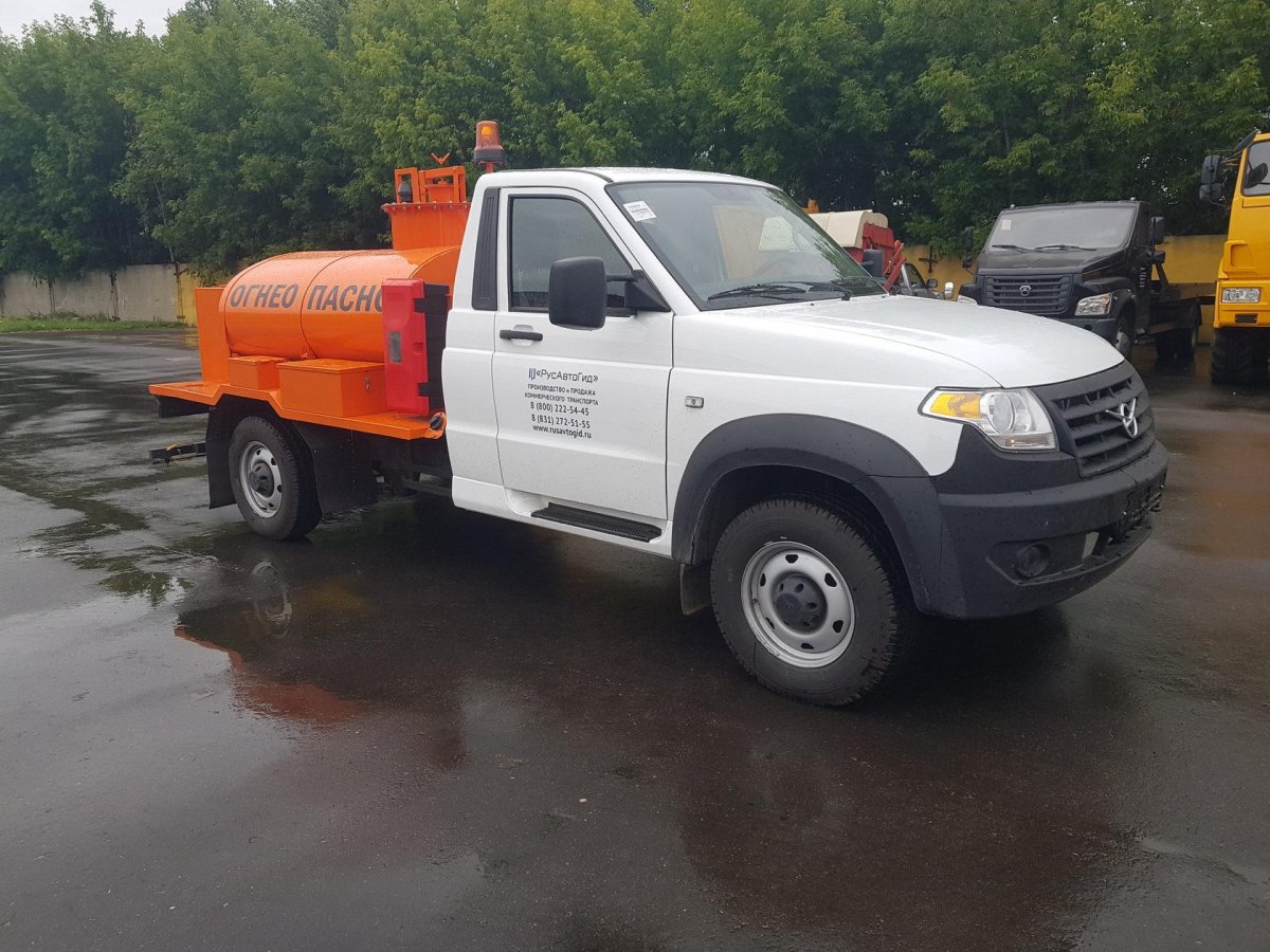 УАЗ профи топливозаправщик