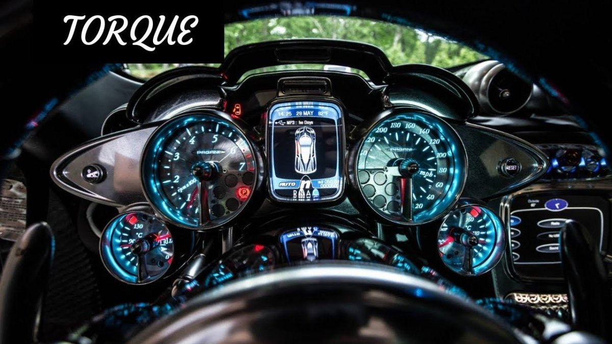 Pagani Huayra приборка