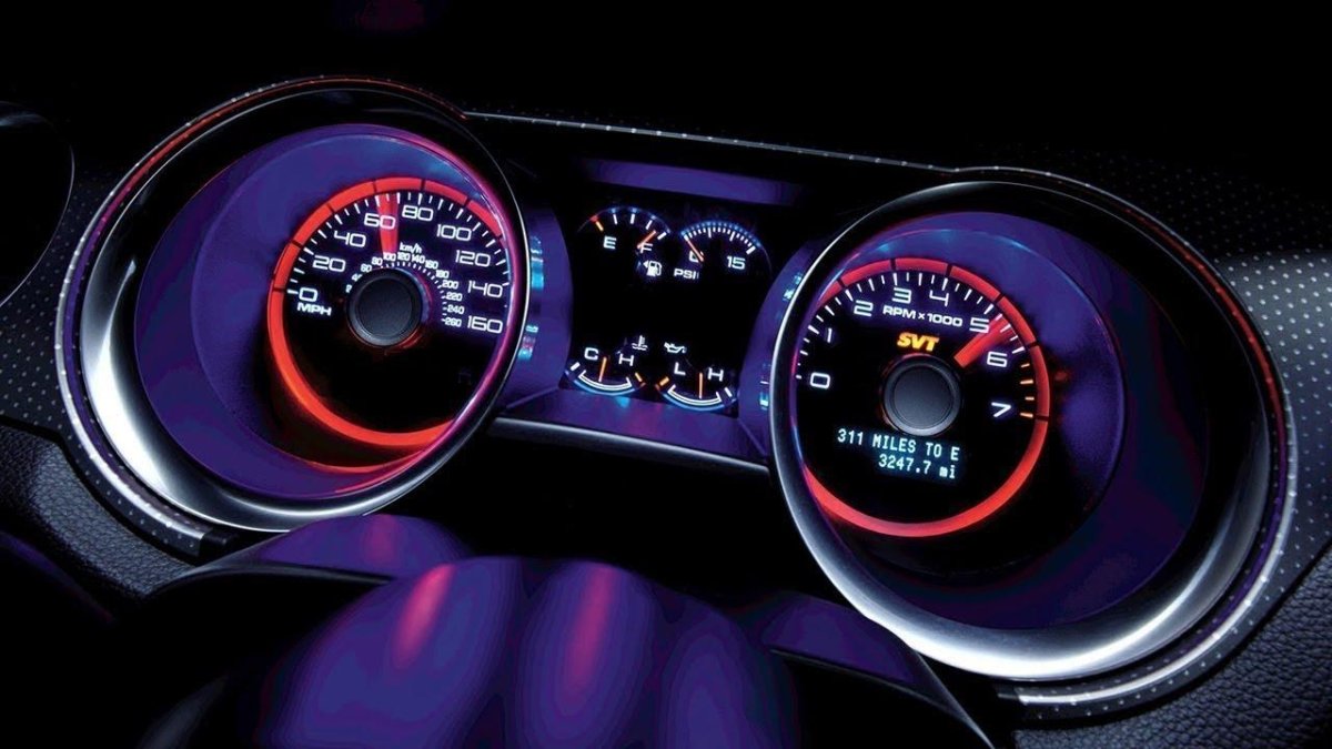 Форд Мустанг спидометр