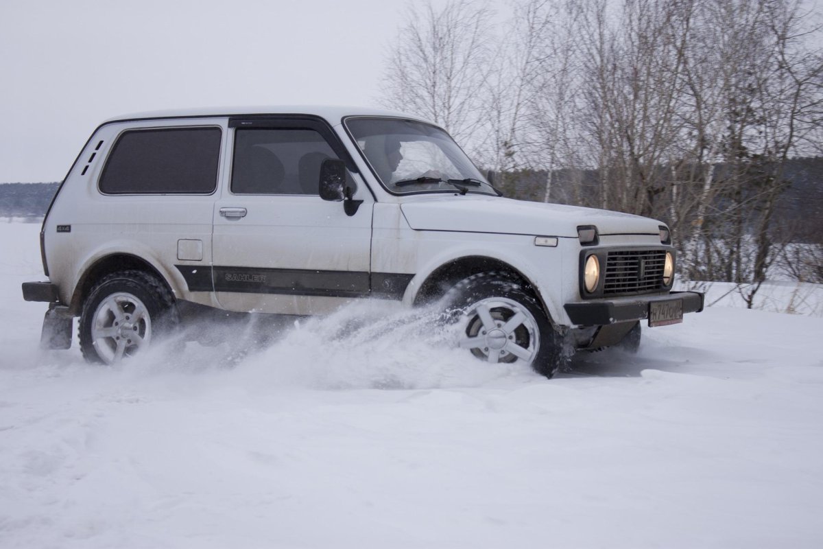 Нива 2121 в снегу