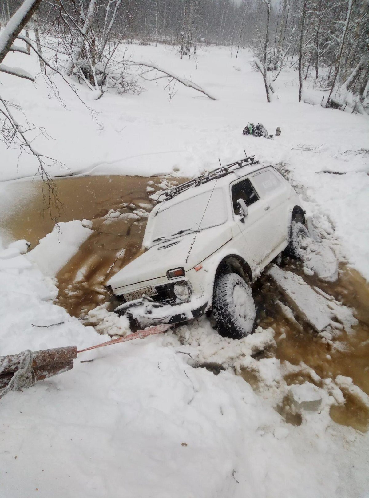 Нива Шевроле Снежка в грязи