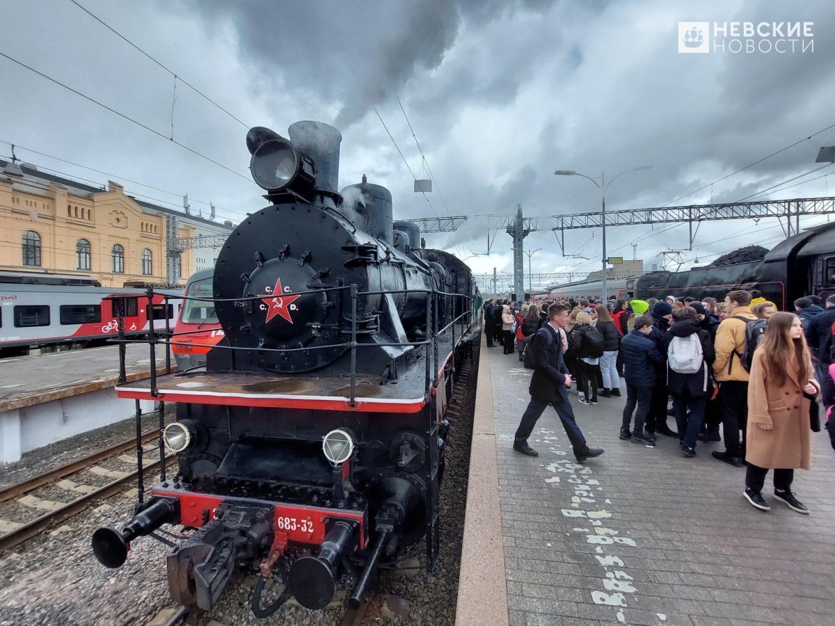 Паровоз 293 на Финляндском вокзале