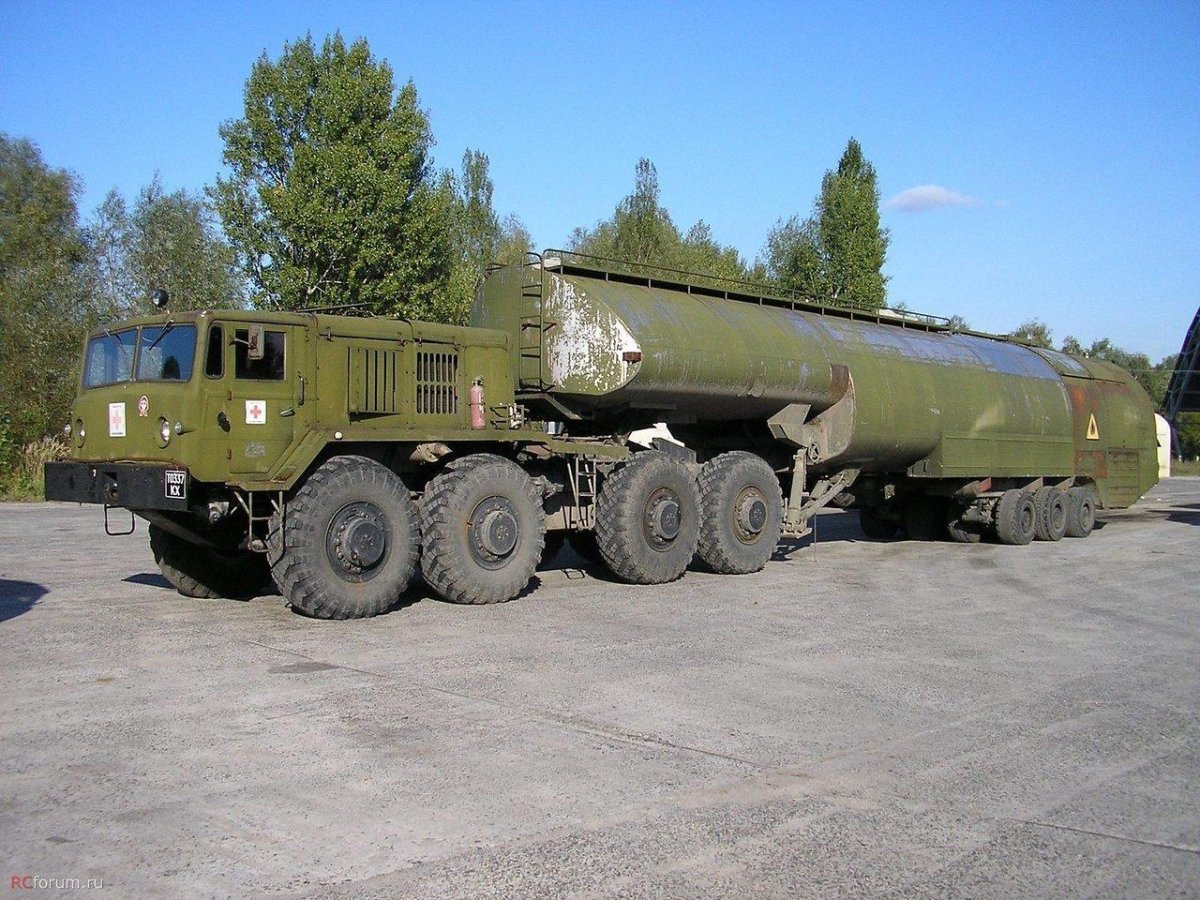 МАЗ военный тягач 537