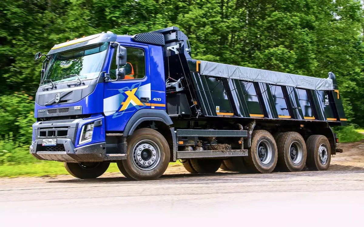 Вольво четырехосный самосвал