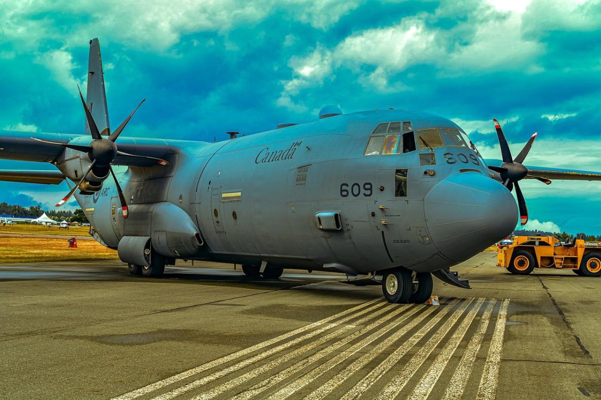 Военный транспортный самолет