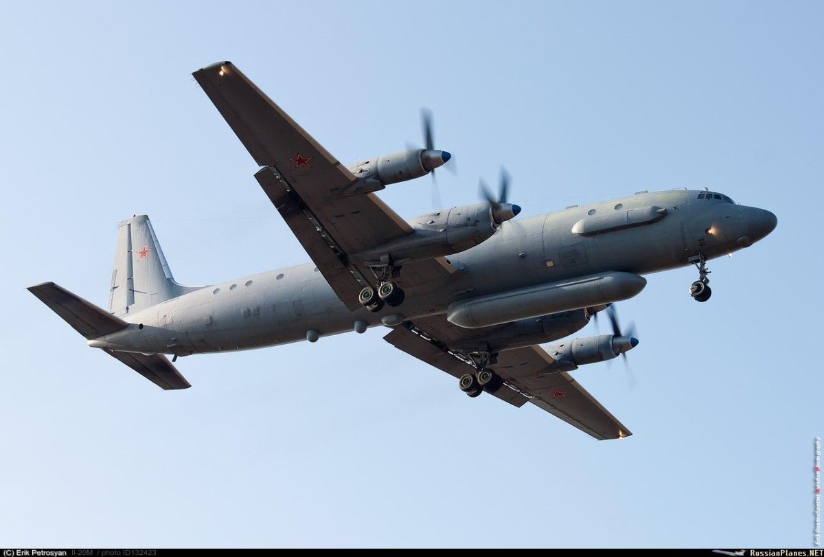 Самолет радиоэлектронной разведки ил-20