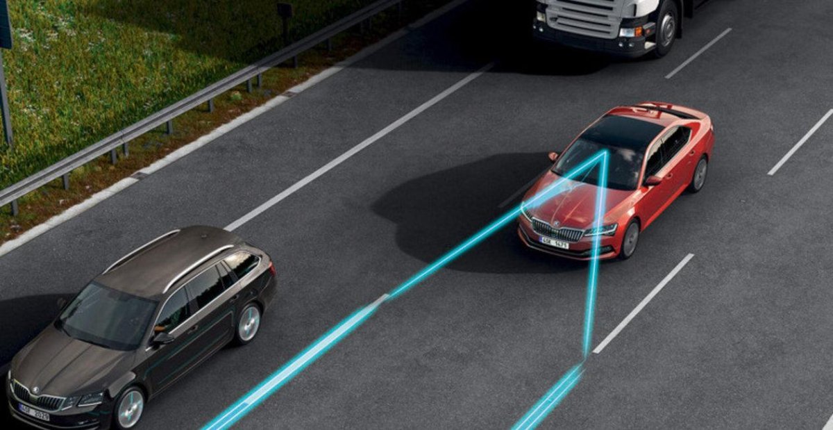 Ассистент движения по полосе