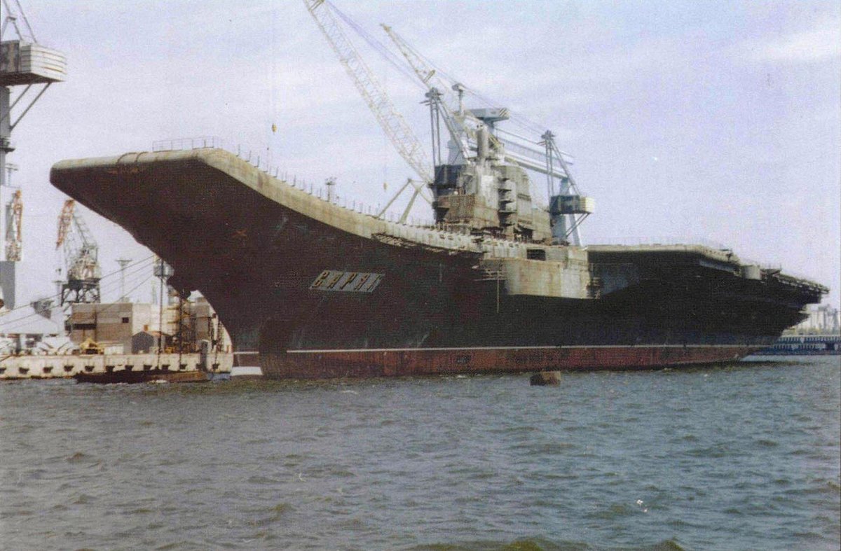 Варяг авианесущий крейсер