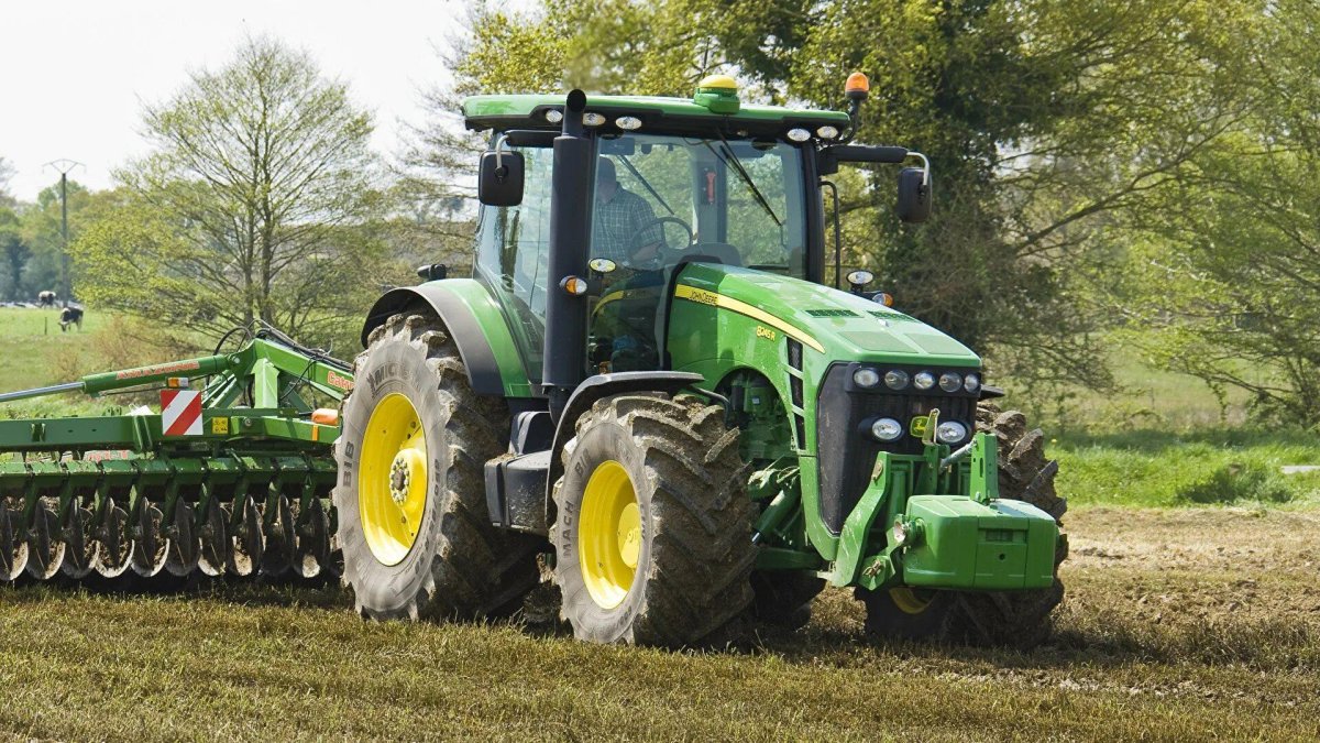 Трактор Джон Дир