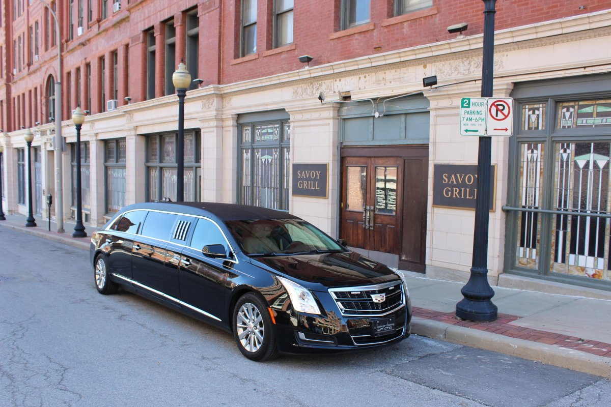 Cadillac xts Limousine
