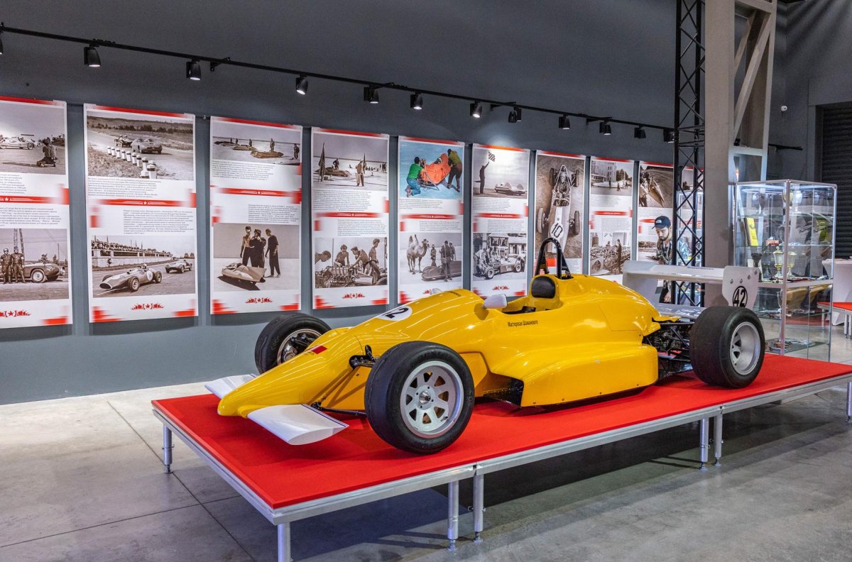 Гоночный автомобиль Эстония 25