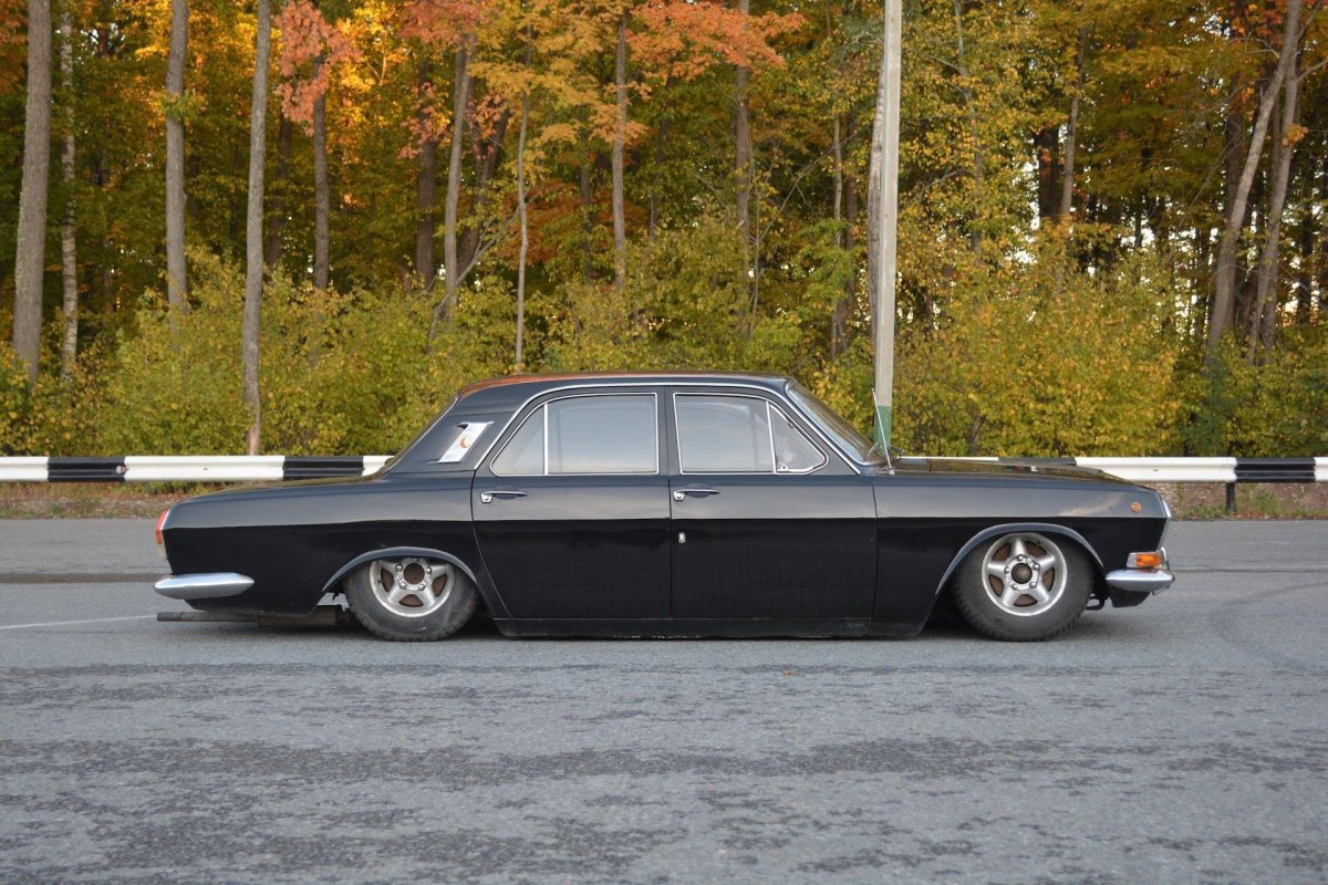 Волга ГАЗ 24 лоурайдер