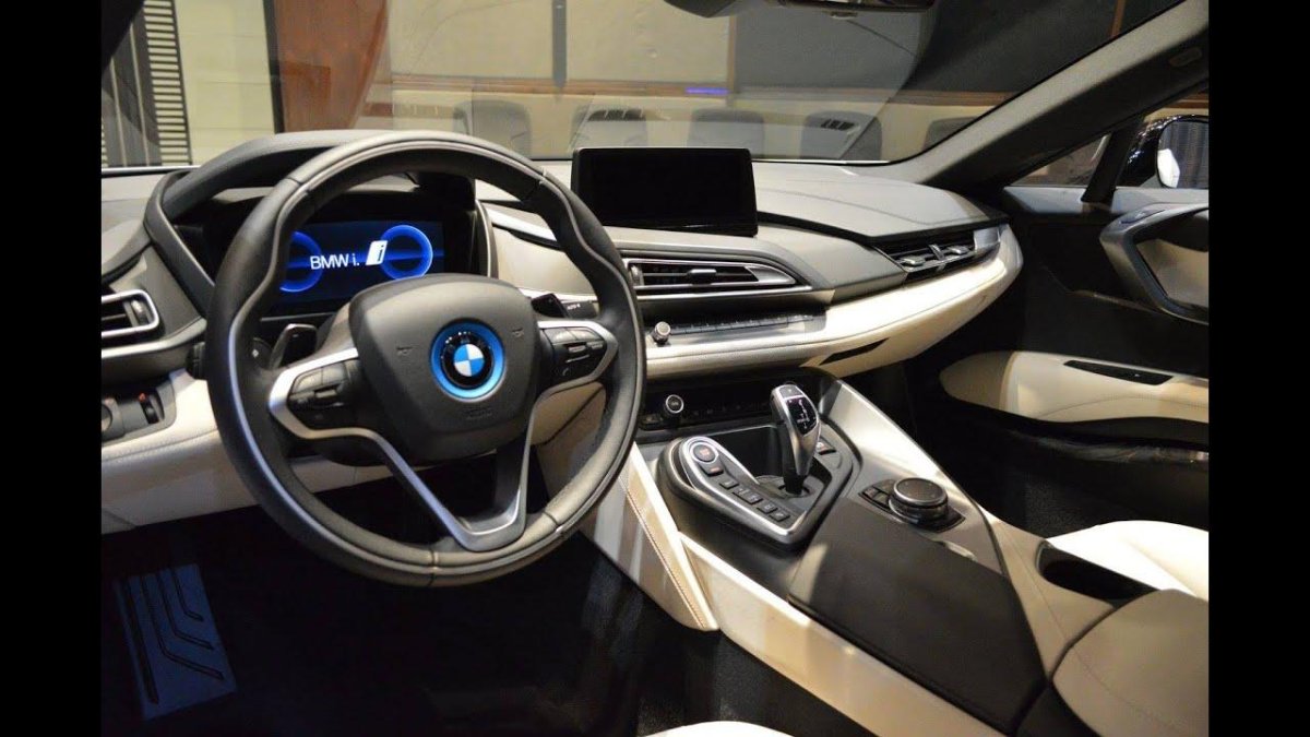 BMW i8 2021 салон