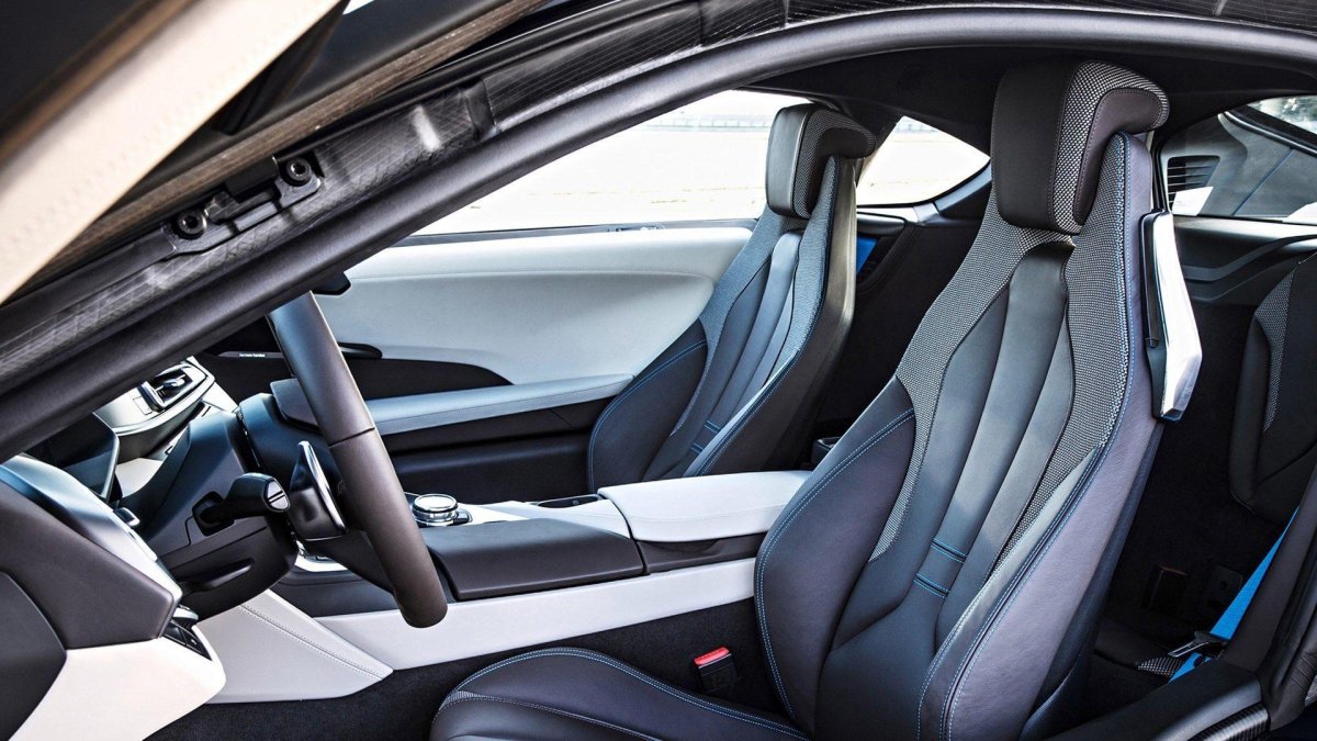 БМВ i8 салон