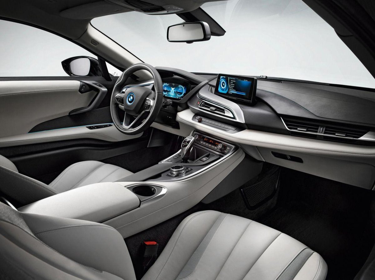 Новая BMW i8 салон