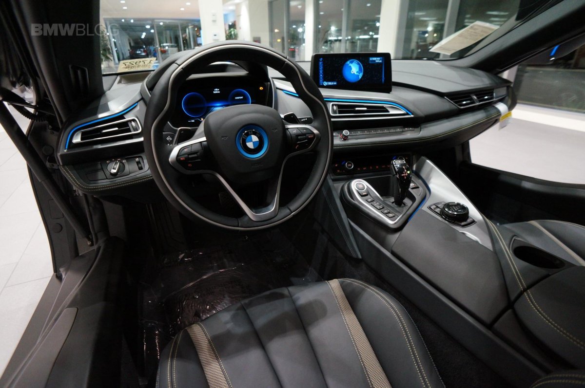 BMW i8 салон белый