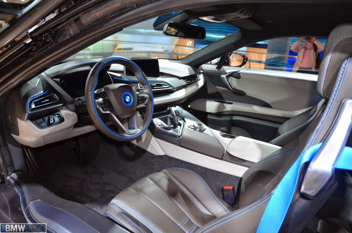 BMW i8 салон белый