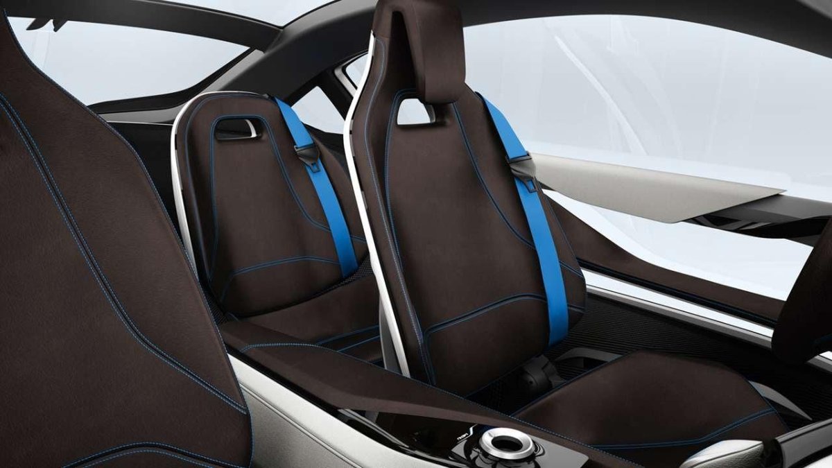 BMW i8 задние сидения
