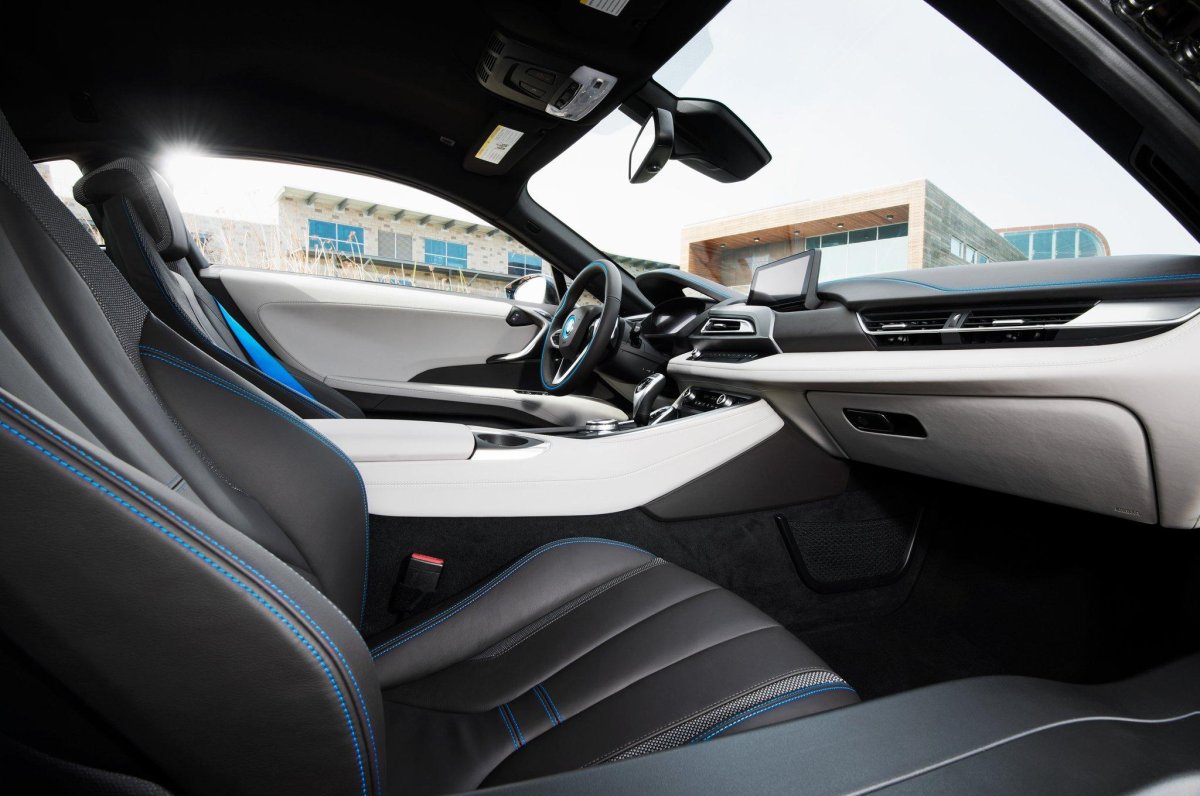 БМВ ай 8 багажник