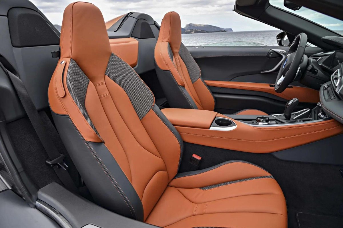2018 BMW i8 Roadster салон