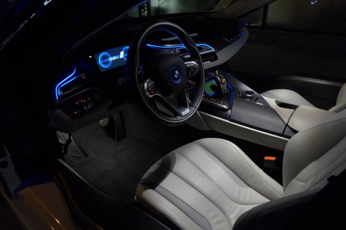 BMW i8 с подсветкой