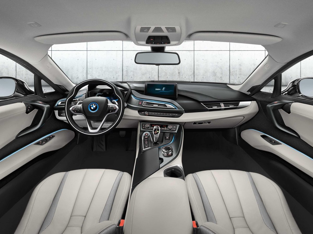 BMW i8 салон