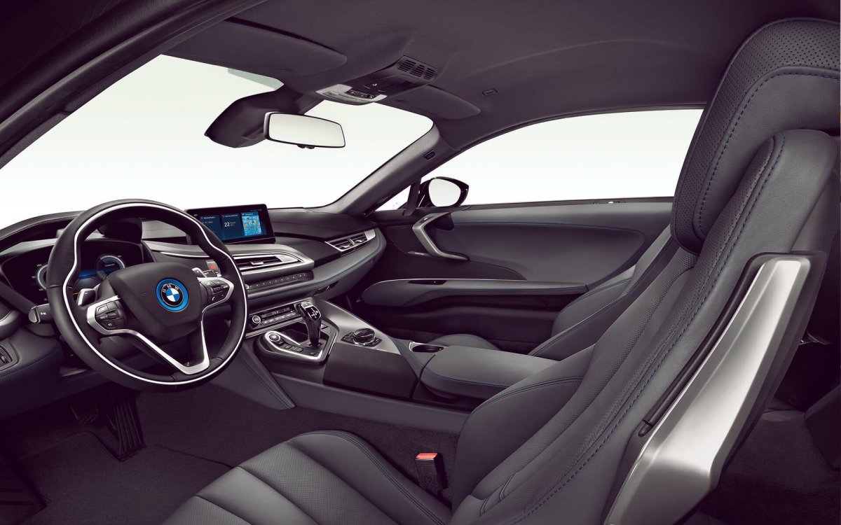 BMW i8 черная салон