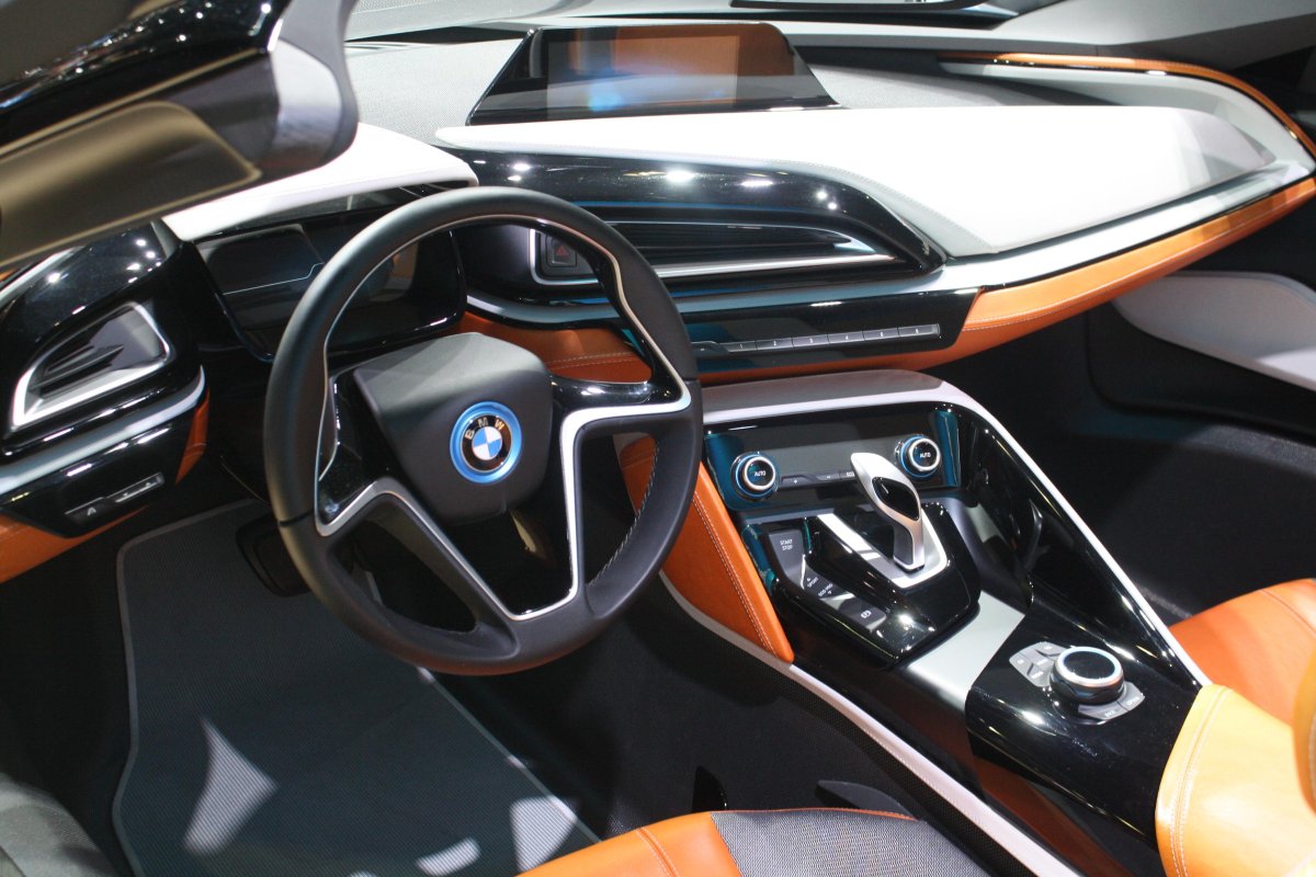 BMW i8 Roadster салон