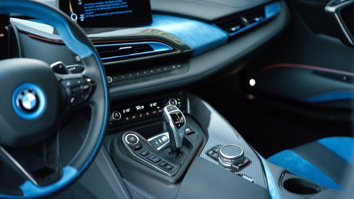 BMW i8 2016 салон