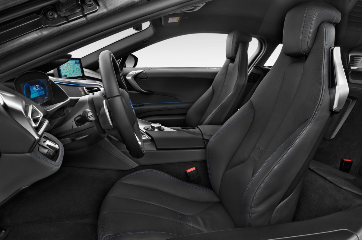 BMW i8 2015 салон