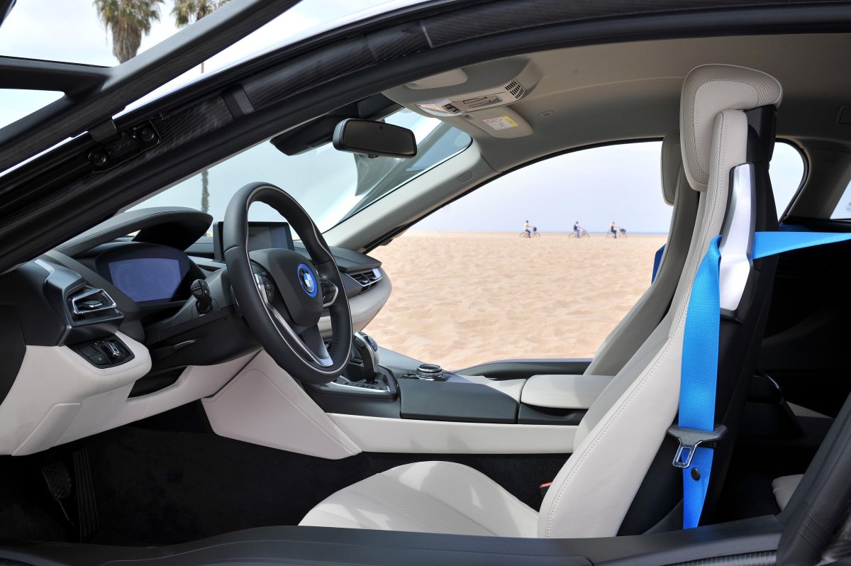 BMW i8 2015 салон