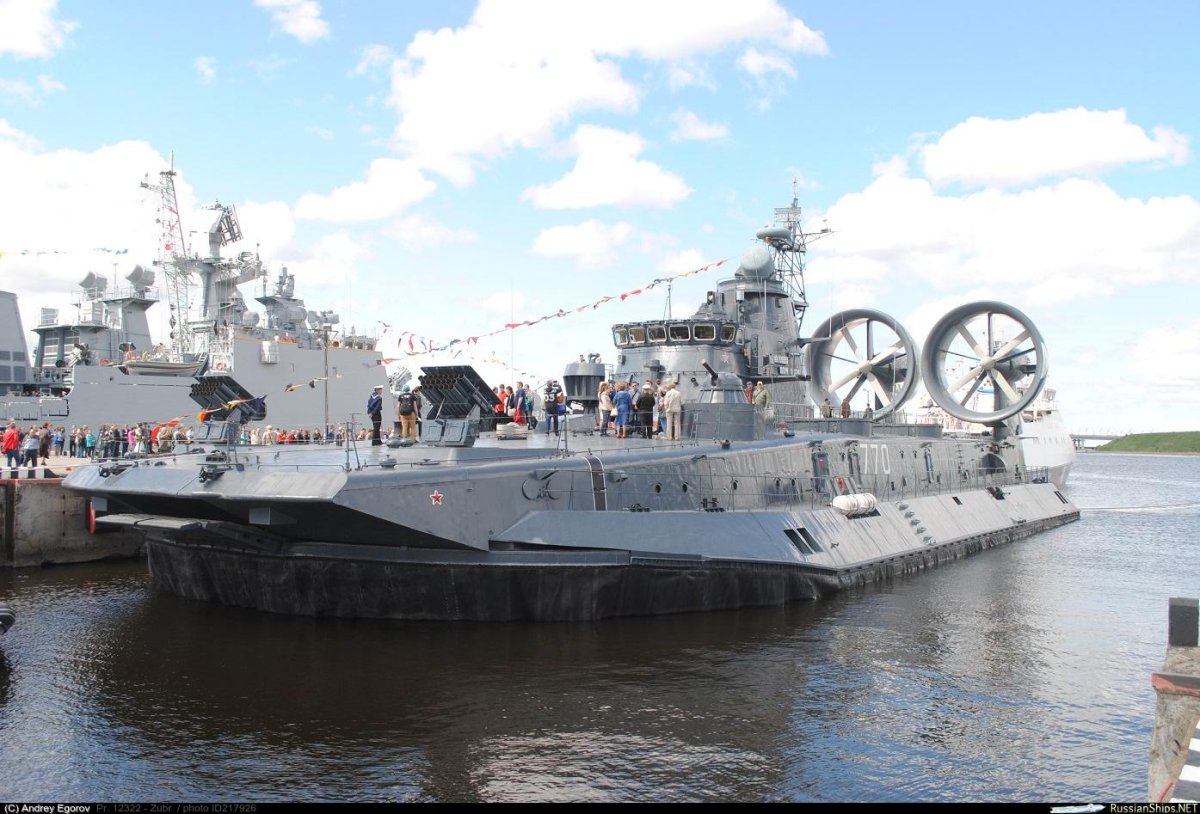 Малый десантный корабль ЗУБР