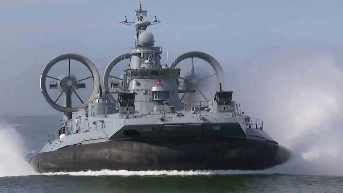Корабль на воздушной подушке Мордовия десантный