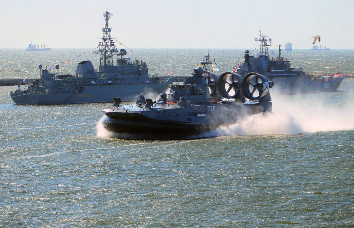 Десантные корабли на воздушной подушке проекта 12322 «ЗУБР»