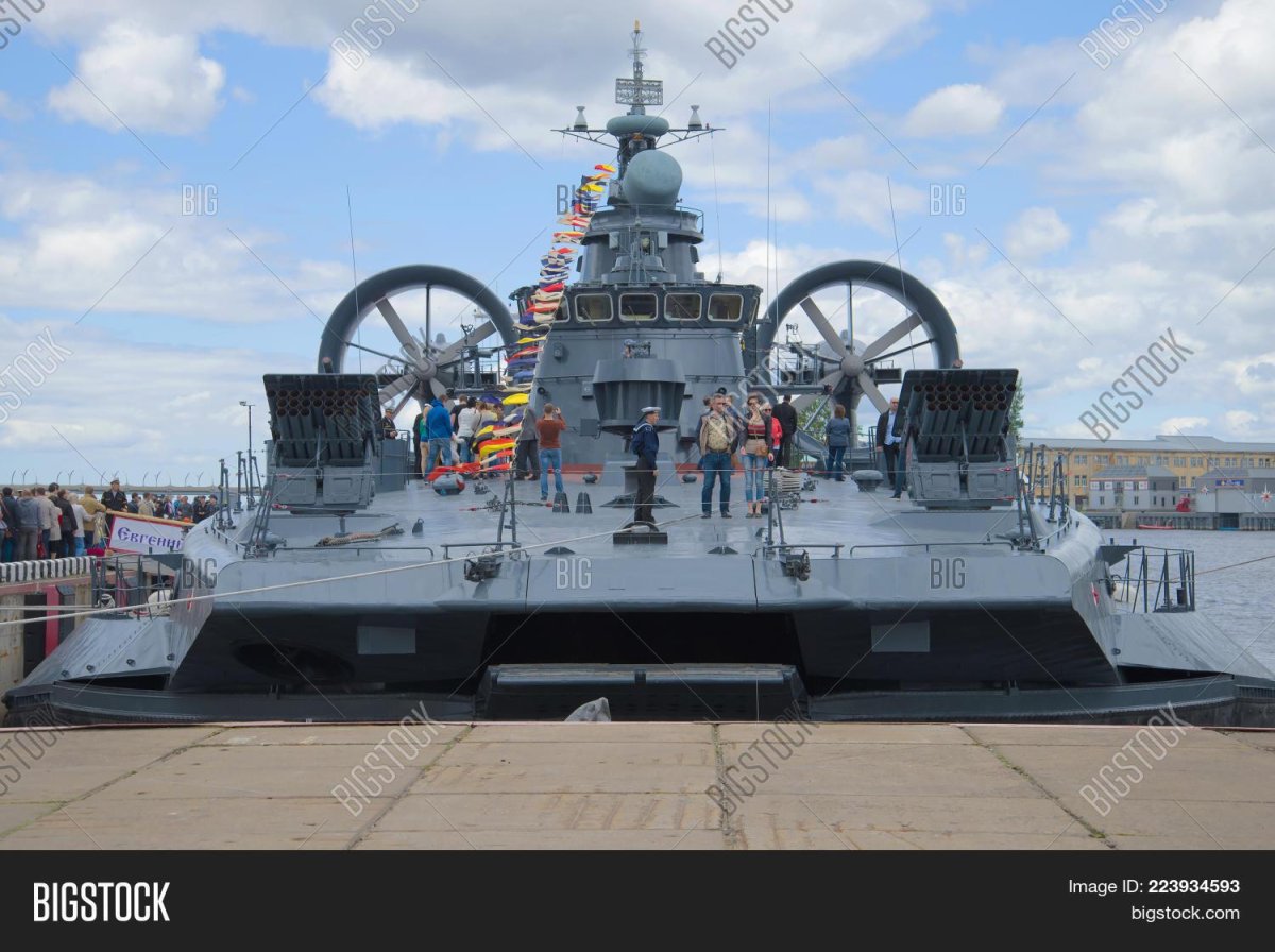 Малый десантный корабль Евгений Кочешков