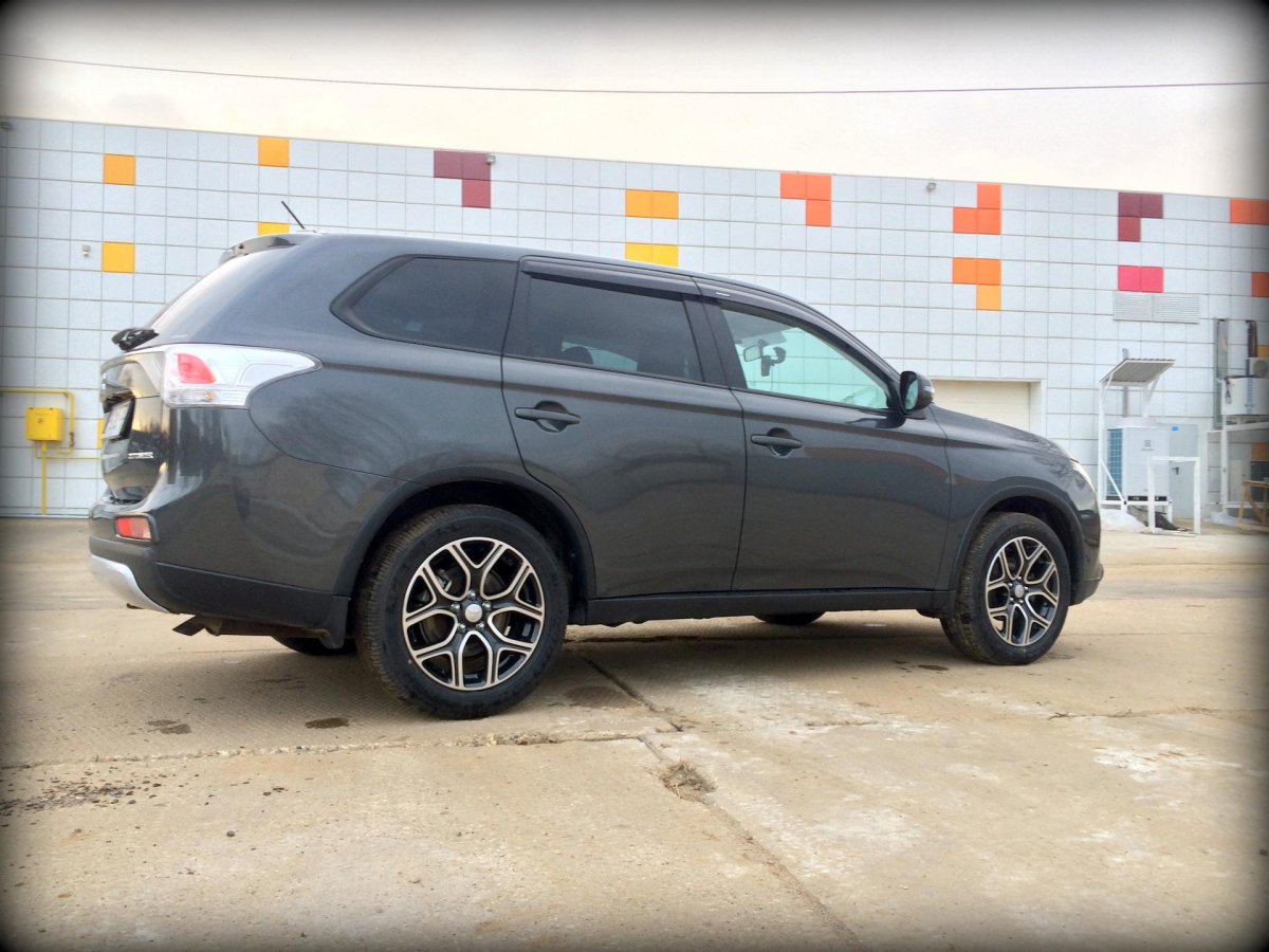 Mitsubishi Outlander r18