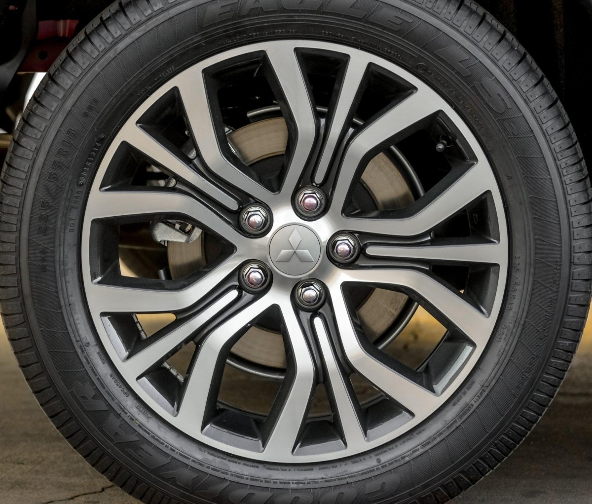 Mitsubishi Outlander колесо